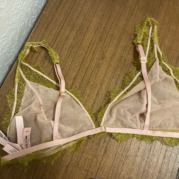 Bralette and panties set from Victorias - Picture 5 of 5